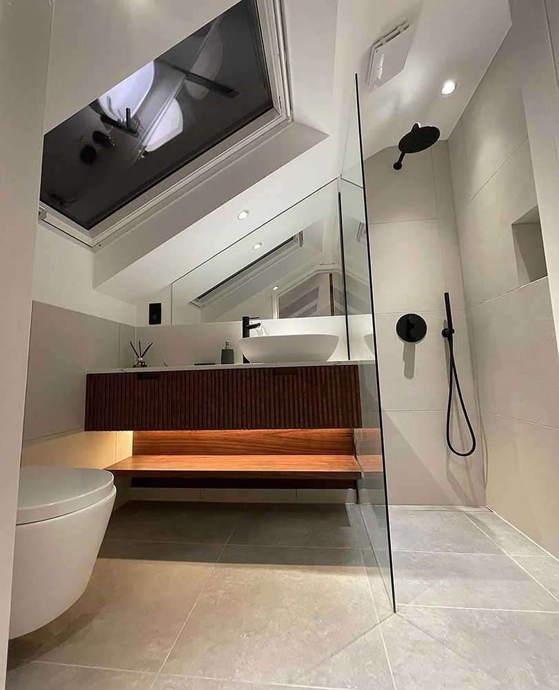 Brookville Road - May 2023 Location: Fulham, SW6 Duration: 5 months Scope of work: Terraced house including new loft conversion along with all internal refurbishment, bespoke joinery and M&E. Working closely with the architects.