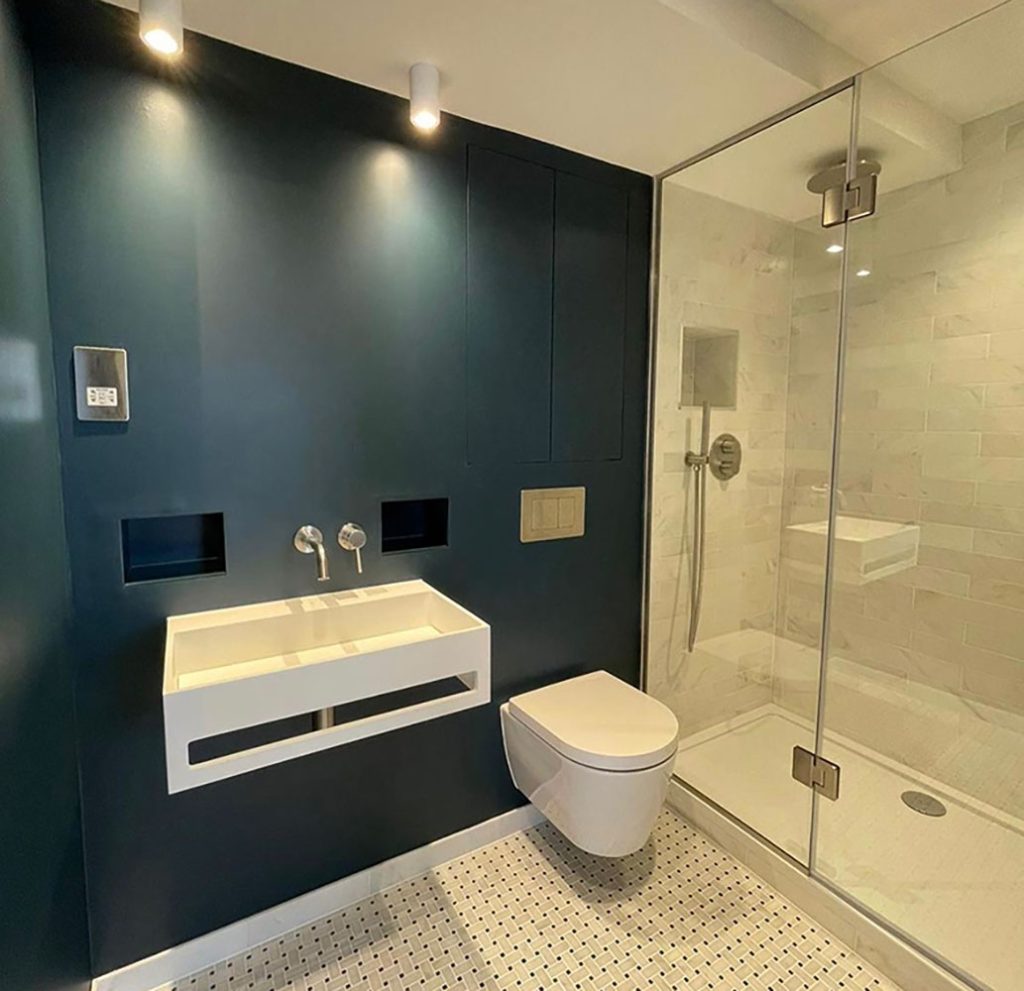 Hessel Road Project – Jan 2022 Location: Ealing, W13 Duration: 8months Scope of work: Design and Build by in house team, mansard loft conversion, ground floor extension and full refurbishment. The property was taken back to shell and rebuilt again to a high-end finish. Bespoke kitchen, joinery, timber windows, landscaping, facade, M&E and all associated works.